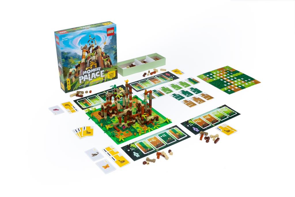 LEGO: Monkey Palace (NL/FR) van Dotted Games is een strategisch bouwspel met kleurrijk speelbord, kaarten, tokens, instructies en 3D LEGO-paleis. De doos staat achter de netjes verspreide onderdelen zoals stenen en bananen.