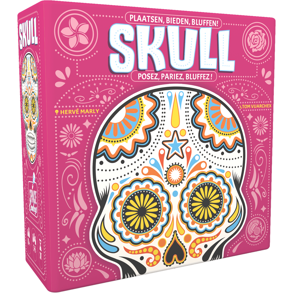 The Skull NL/FR bluffen bordspel by Space Cowboys has a pink box with ornate skull art inspired by Dia de los Muertos, Dutch and French text, and designer Hervé Marly’s name on the front.