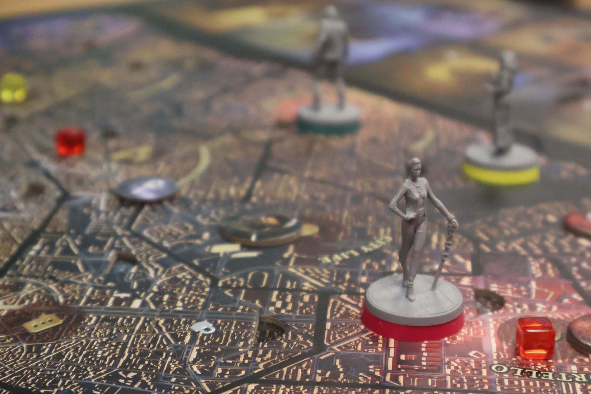 Close-up of a Vampire: The Masquerade – Milan Uprising board by Pegasus Spiele, showing a detailed map, colorful pieces, red and yellow tokens, and gray character figures on bases from this cooperative miniature game.